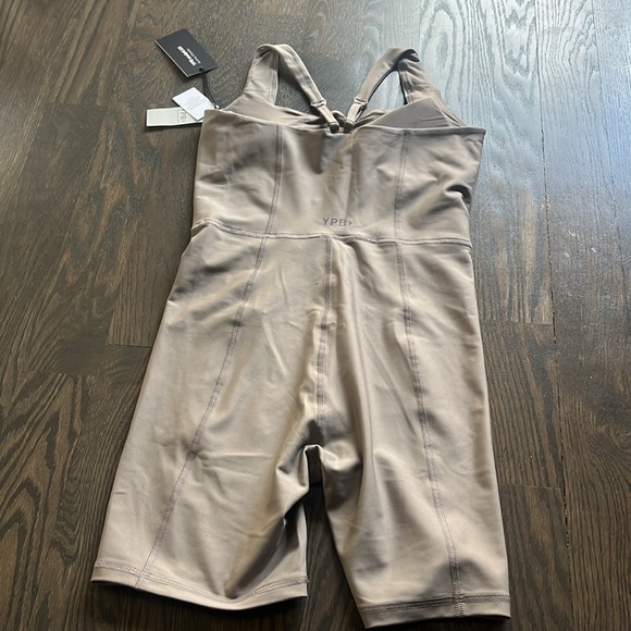 Abercrombie & Fitch YPB Sculptlux Active Onesie (M) FINAL SALE - Picture 3 of 3